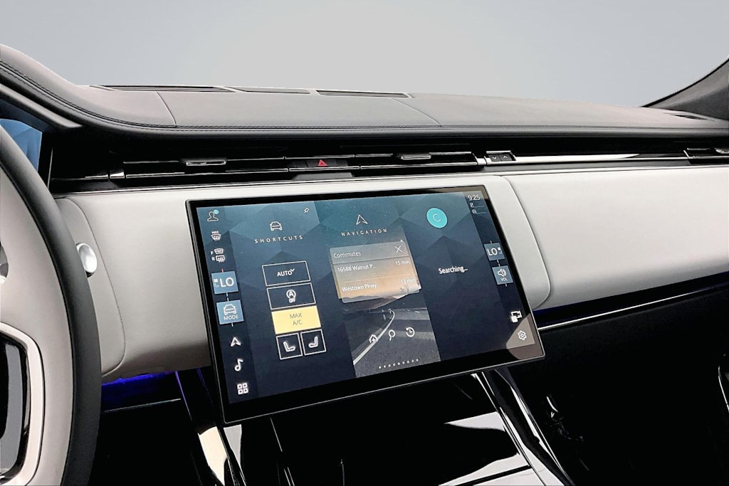 Thumbnail: 2025 Land Rover Range Rover Sport - 15