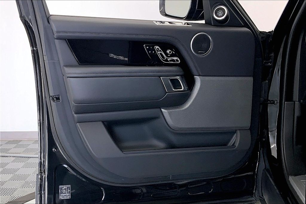 Thumbnail: 2018 Land Rover Range Rover - 24