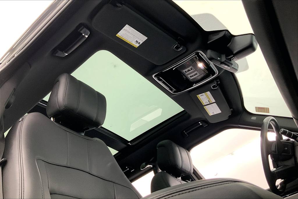 Thumbnail: 2018 Land Rover Range Rover - 23