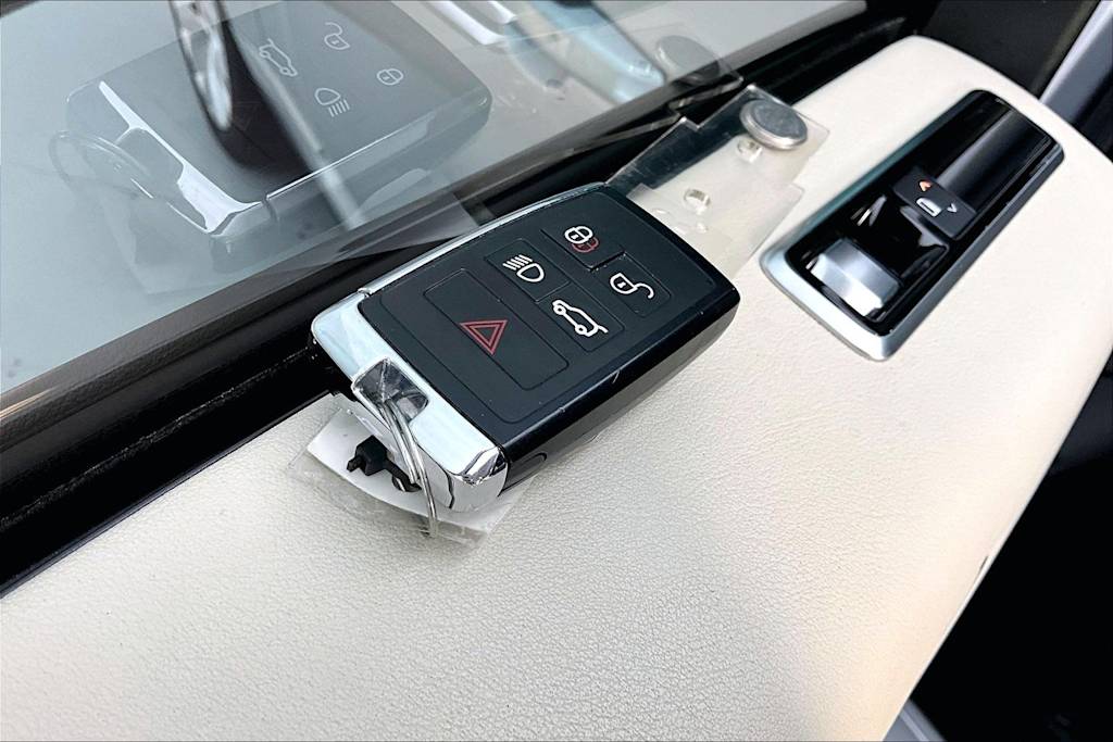 Thumbnail: 2020 Land Rover Range Rover - 20
