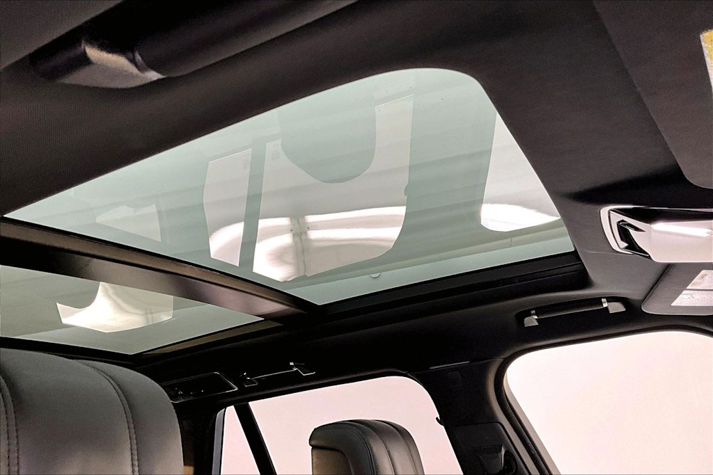 Thumbnail: 2020 Land Rover Range Rover - 23
