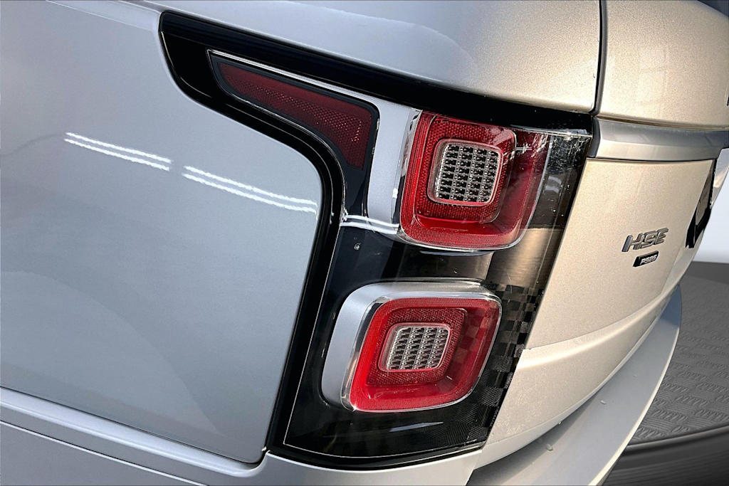 Thumbnail: 2020 Land Rover Range Rover - 26