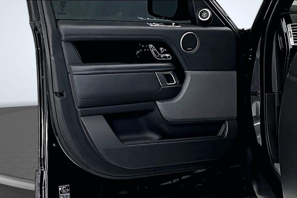 Thumbnail: 2022 Land Rover Range Rover - 24
