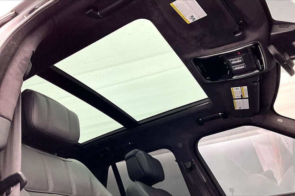 Thumbnail: 2022 Land Rover Range Rover - 23