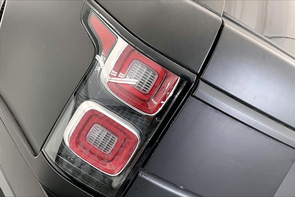 Thumbnail: 2022 Land Rover Range Rover - 26