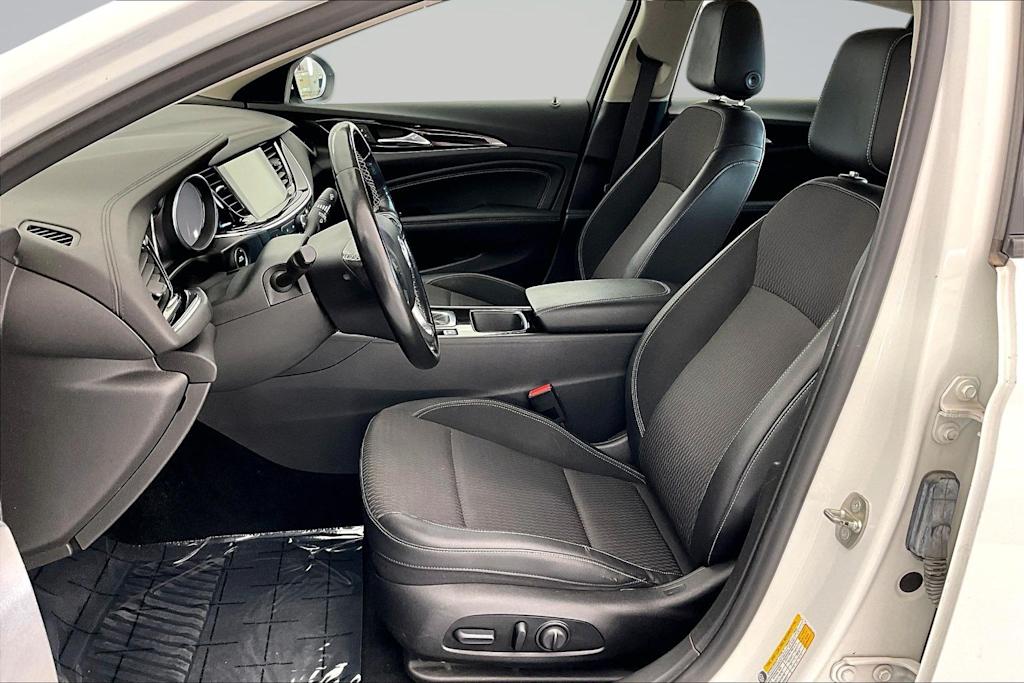 Thumbnail: 2018 Buick Regal - 11