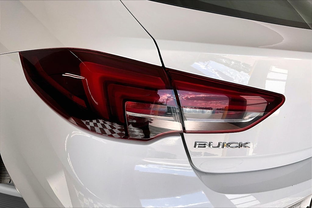 Thumbnail: 2018 Buick Regal - 26