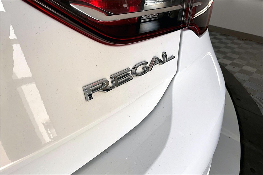 Thumbnail: 2018 Buick Regal - 7