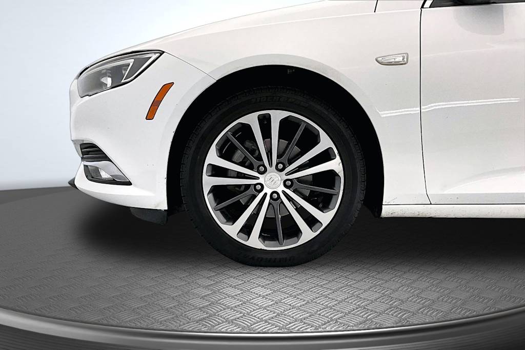 Thumbnail: 2018 Buick Regal - 8
