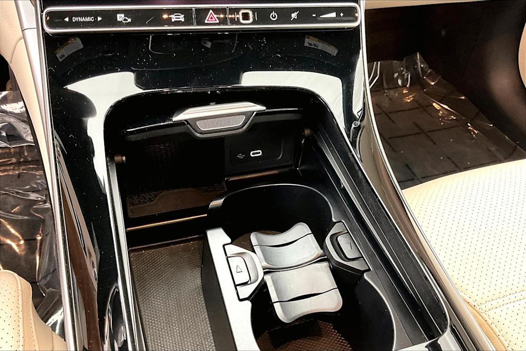 Thumbnail: 2023 Mercedes-Benz C-Class - 28