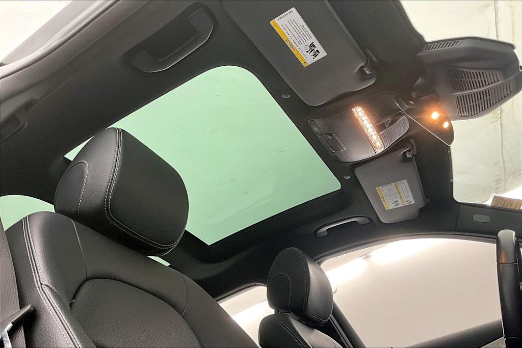 Thumbnail: 2022 Mercedes-Benz GLC - 23