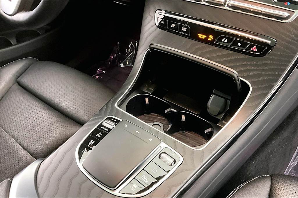 Thumbnail: 2022 Mercedes-Benz GLC - 28