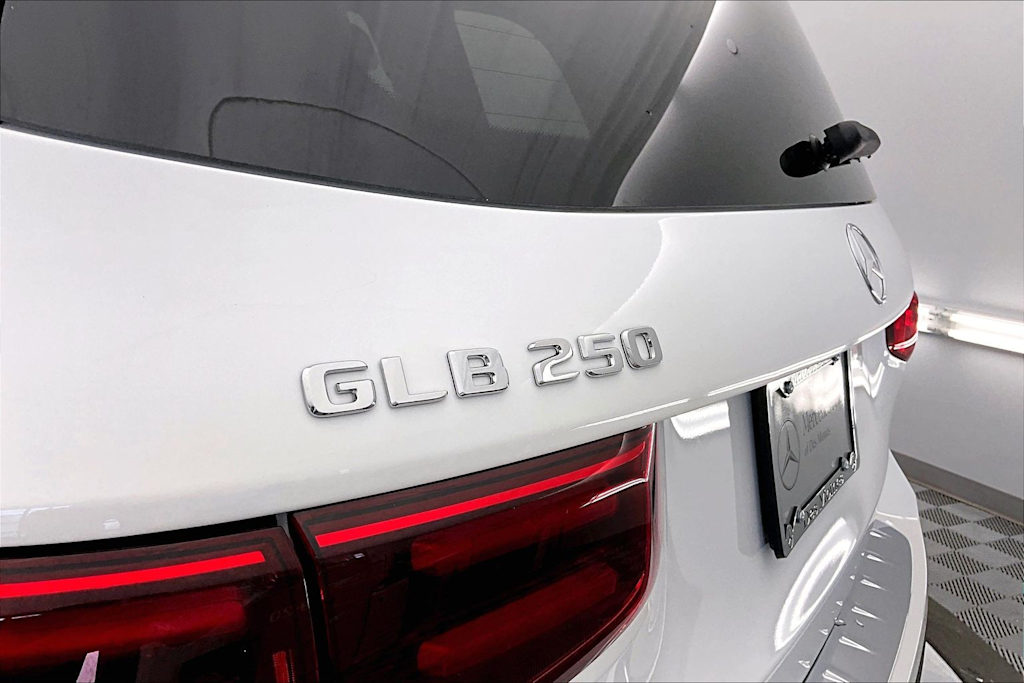 Thumbnail: 2026 Mercedes-Benz GLB - 7