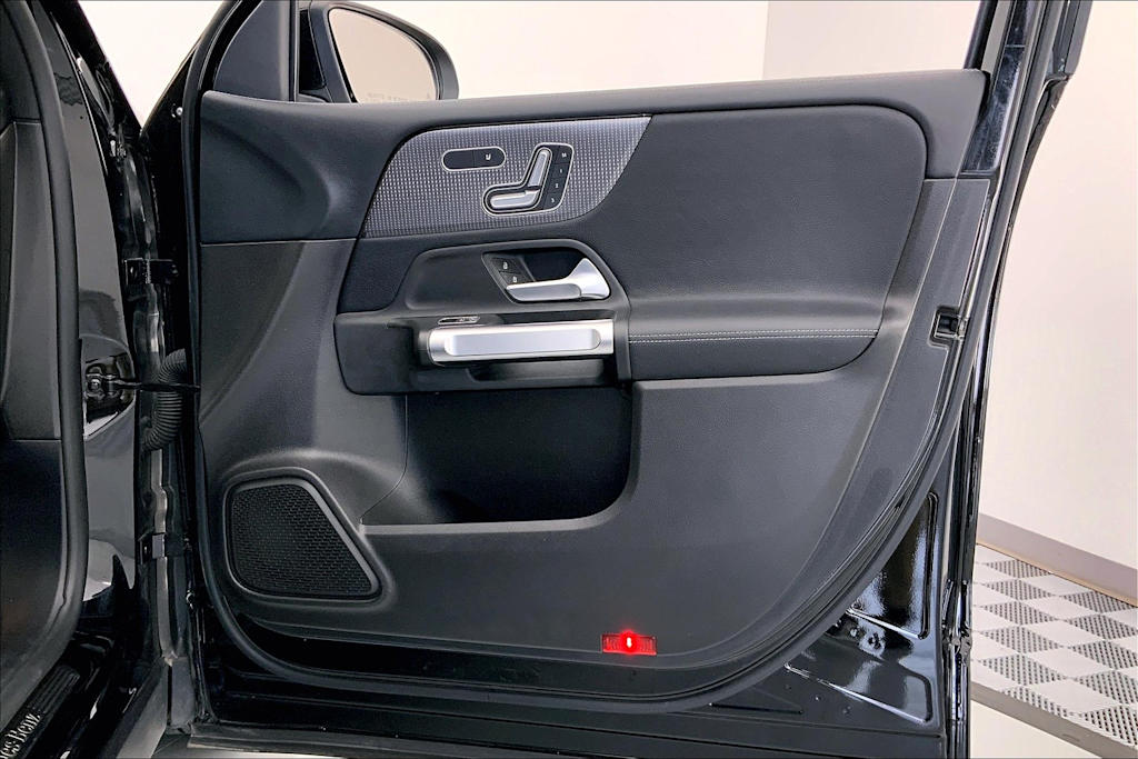 Thumbnail: 2020 Mercedes-Benz GLB - 25