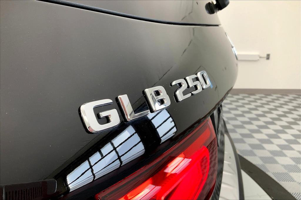 Thumbnail: 2020 Mercedes-Benz GLB - 7