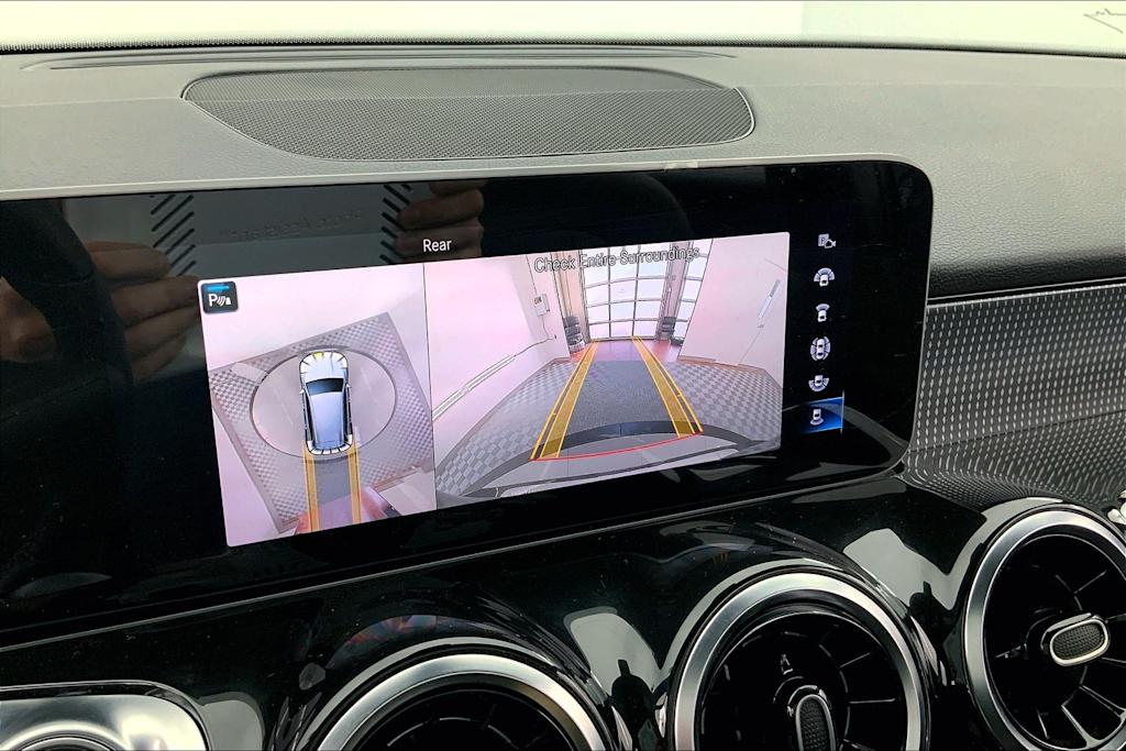 Thumbnail: 2020 Mercedes-Benz GLB - 22