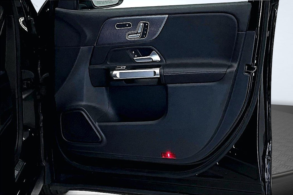 Thumbnail: 2021 Mercedes-Benz GLB - 26