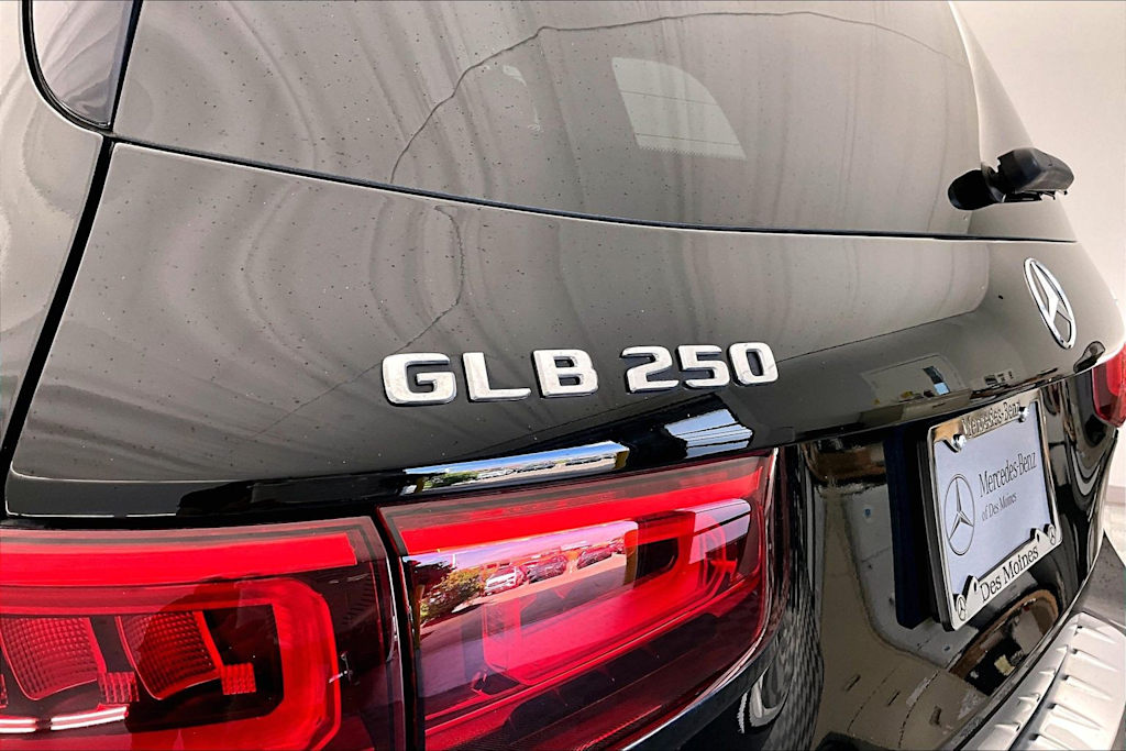 Thumbnail: 2021 Mercedes-Benz GLB - 21