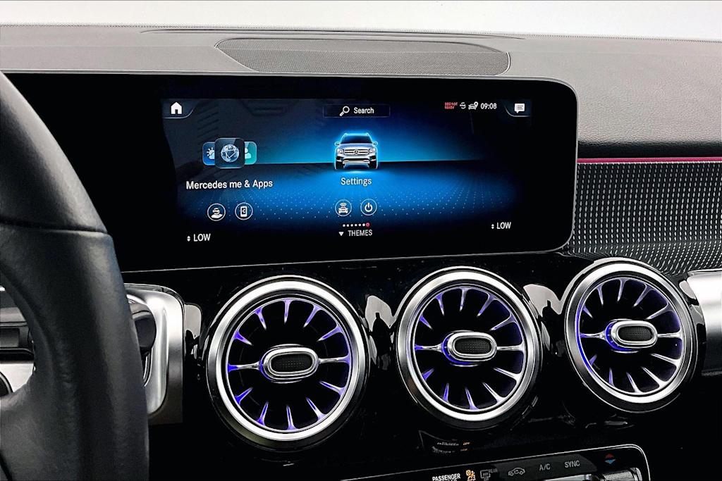 Thumbnail: 2021 Mercedes-Benz GLB - 15