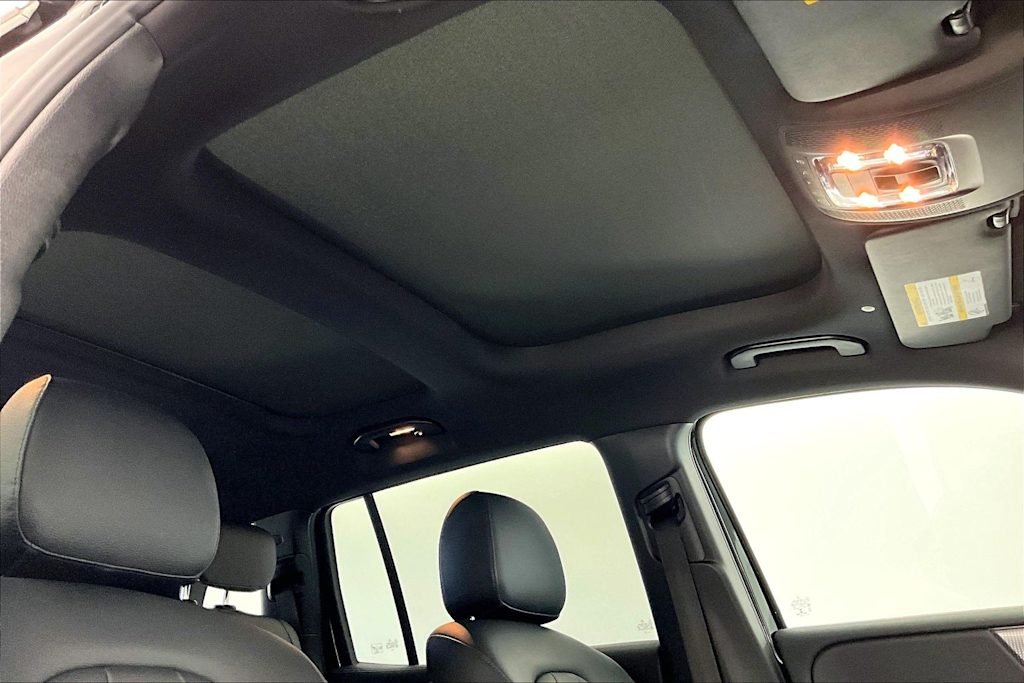 Thumbnail: 2021 Mercedes-Benz GLB - 24