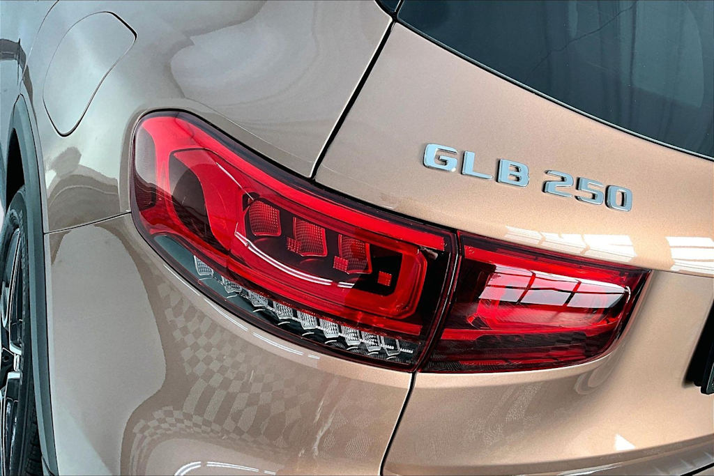 Thumbnail: 2021 Mercedes-Benz GLB - 26