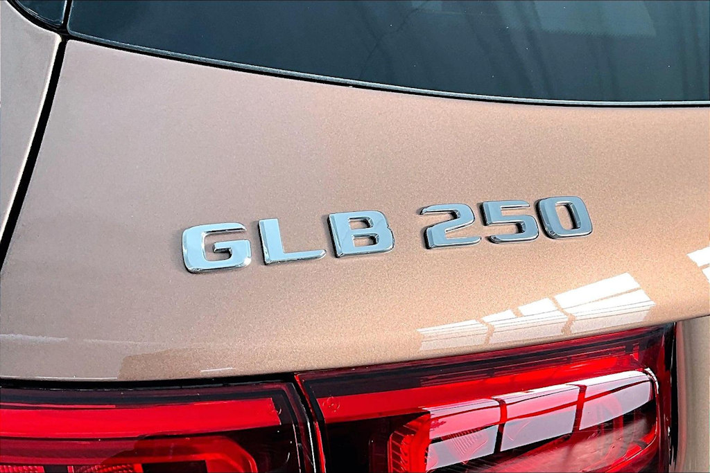 Thumbnail: 2021 Mercedes-Benz GLB - 7