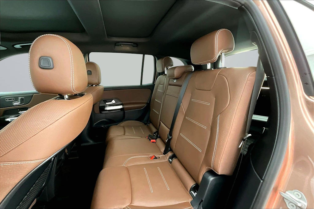 Thumbnail: 2021 Mercedes-Benz GLB - 21