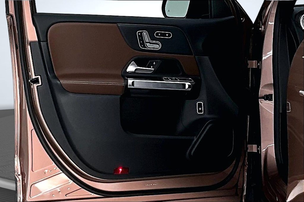 Thumbnail: 2021 Mercedes-Benz GLB - 24