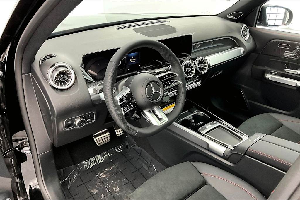 Thumbnail: 2026 Mercedes-Benz GLB - 2