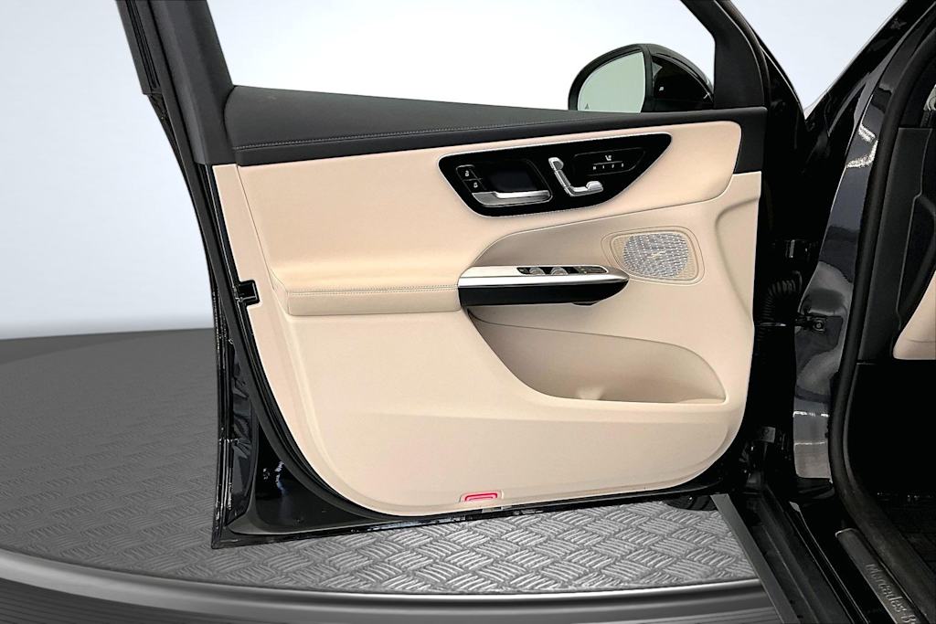 Thumbnail: 2024 Mercedes-Benz GLC - 24