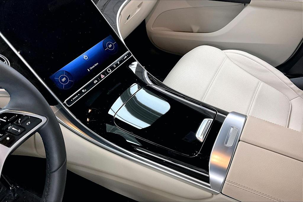 Thumbnail: 2025 Mercedes-Benz GLC - 16