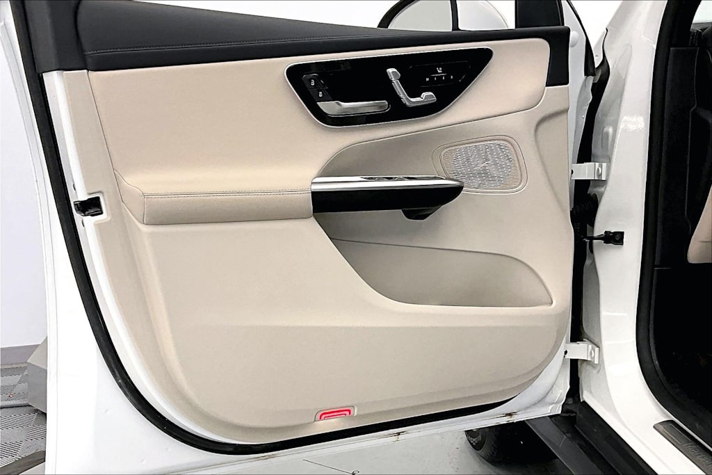 Thumbnail: 2025 Mercedes-Benz GLC - 24