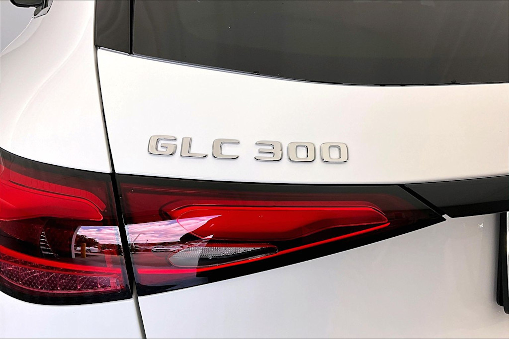 Thumbnail: 2026 Mercedes-Benz GLC - 21