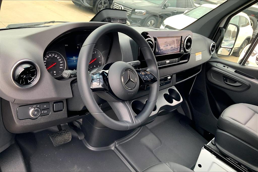Thumbnail: 2025 Mercedes-Benz Sprinter - 13