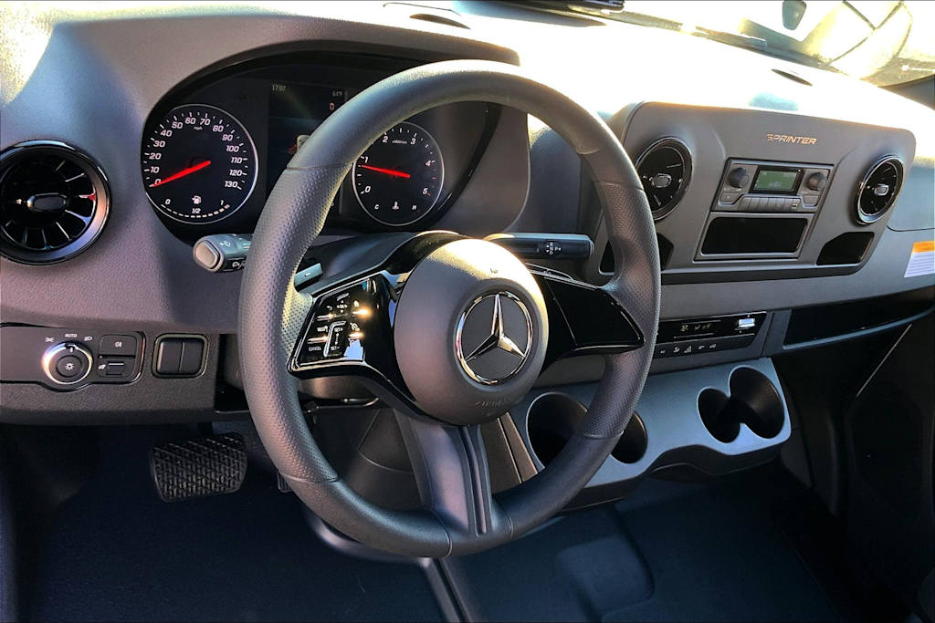 Thumbnail: 2025 Mercedes-Benz Sprinter - 12