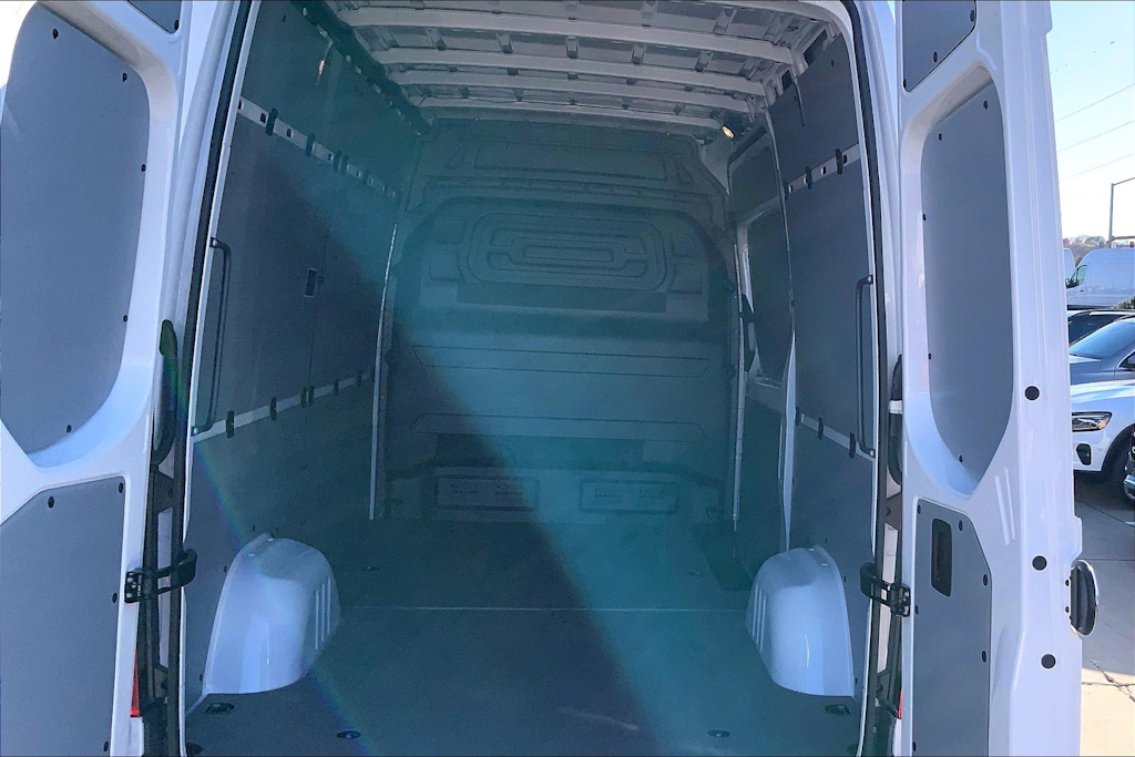 Thumbnail: 2025 Mercedes-Benz Sprinter - 19