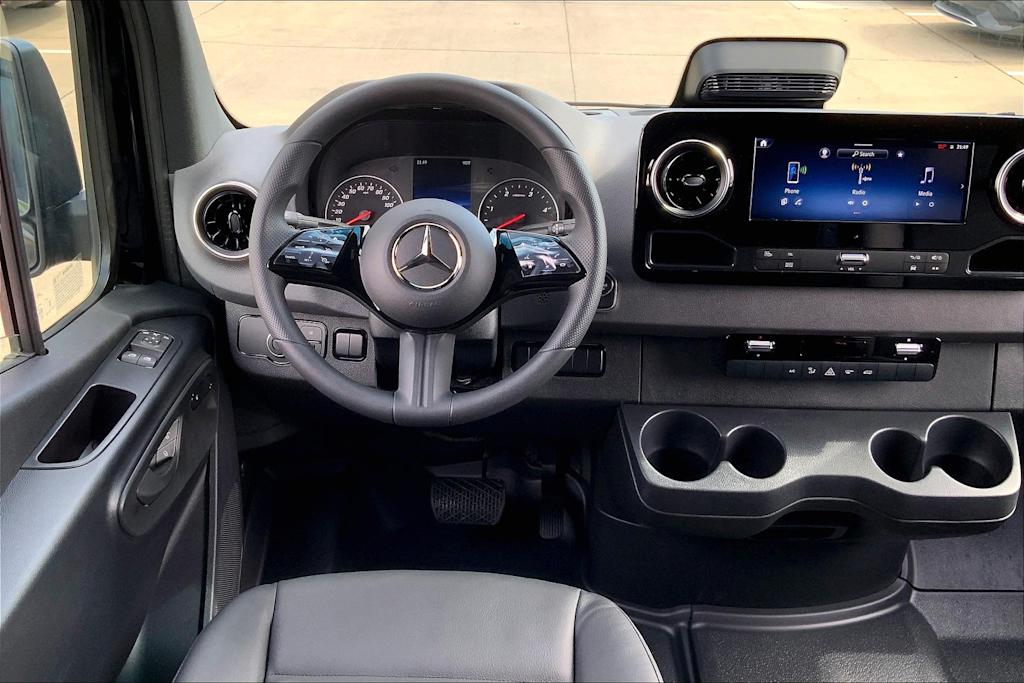 Thumbnail: 2025 Mercedes-Benz Sprinter - 13