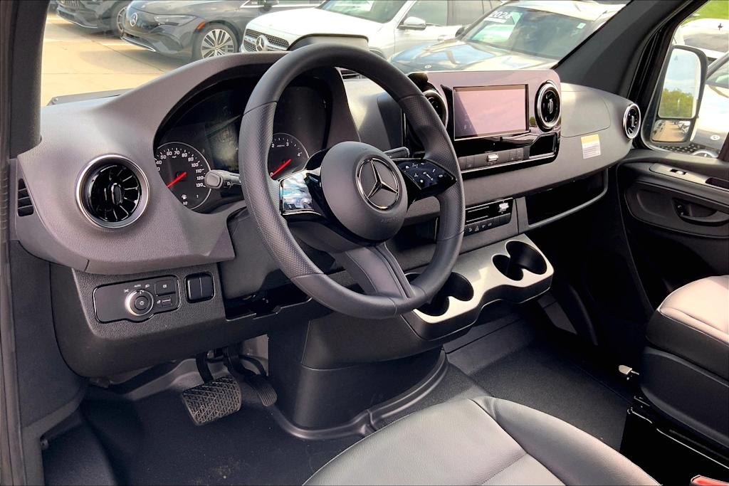 Thumbnail: 2025 Mercedes-Benz Sprinter - 2