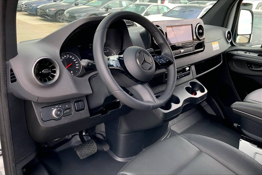 Thumbnail: 2025 Mercedes-Benz Sprinter - 2