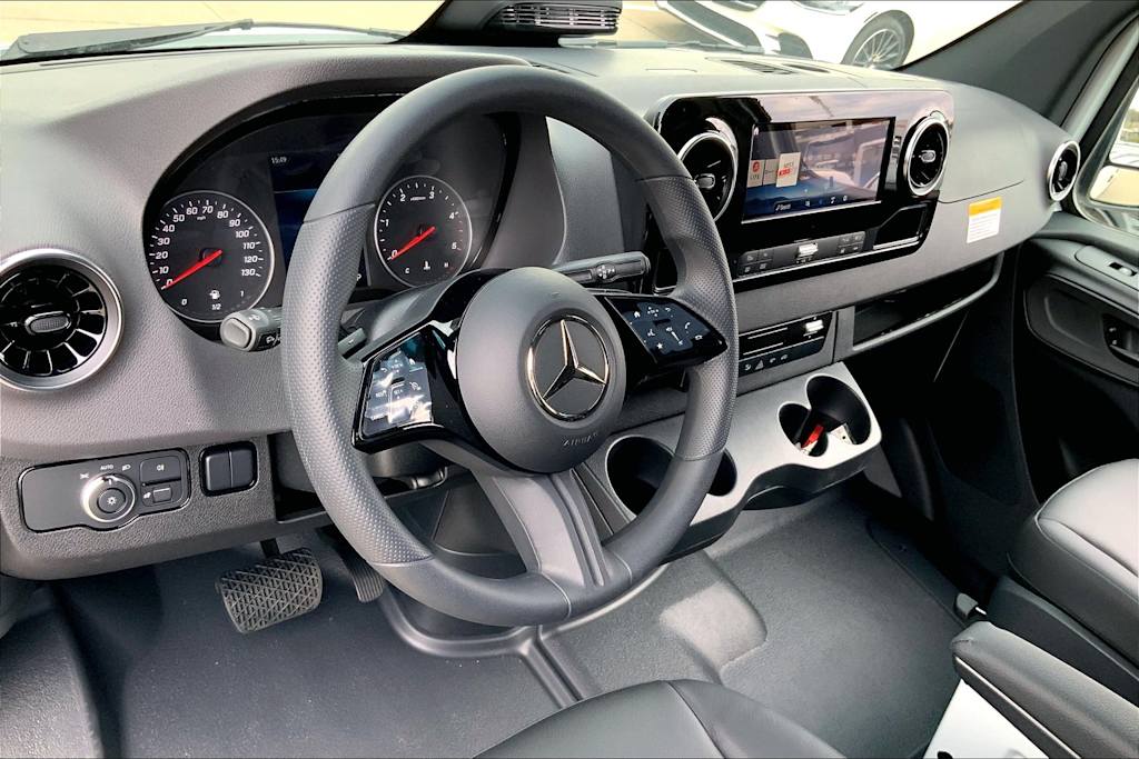 Thumbnail: 2025 Mercedes-Benz Sprinter - 13