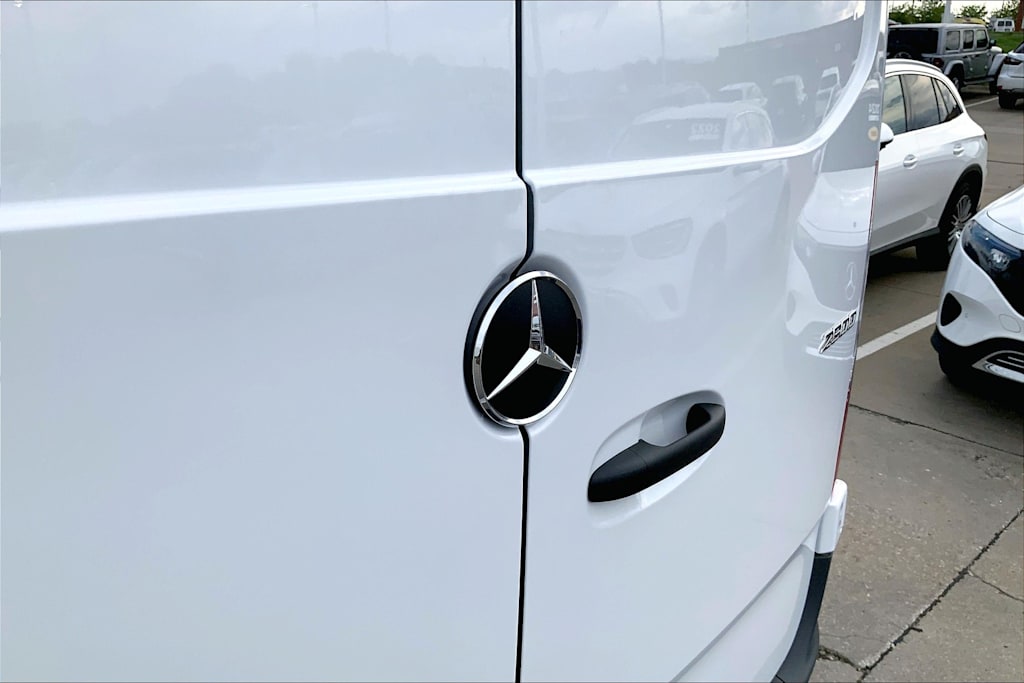 Thumbnail: 2025 Mercedes-Benz Sprinter - 22