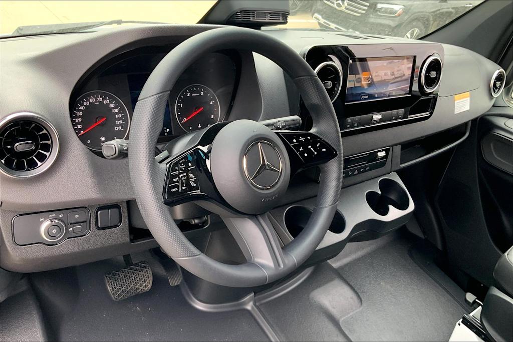 Thumbnail: 2025 Mercedes-Benz Sprinter - 12