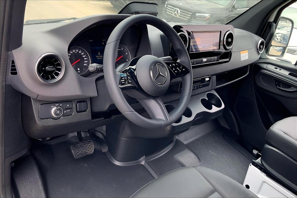 Thumbnail: 2025 Mercedes-Benz Sprinter - 9
