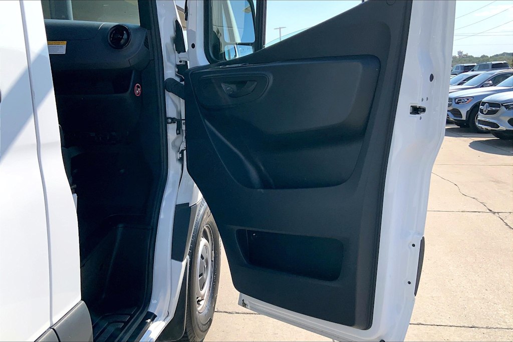 Thumbnail: 2024 Mercedes-Benz Sprinter - 21