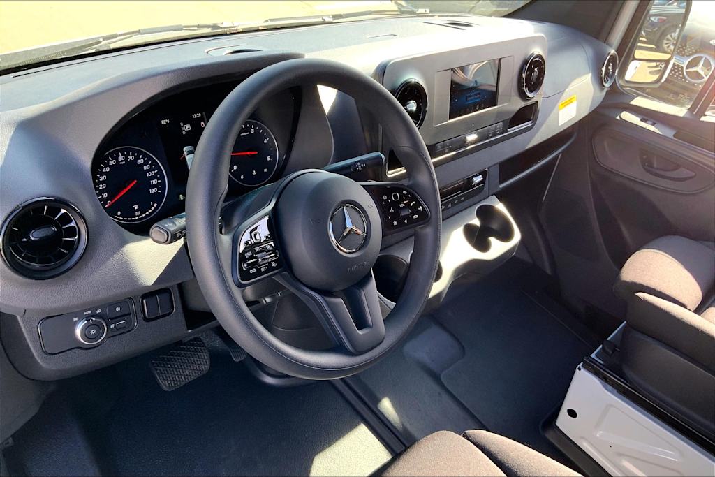 Thumbnail: 2024 Mercedes-Benz Sprinter - 12