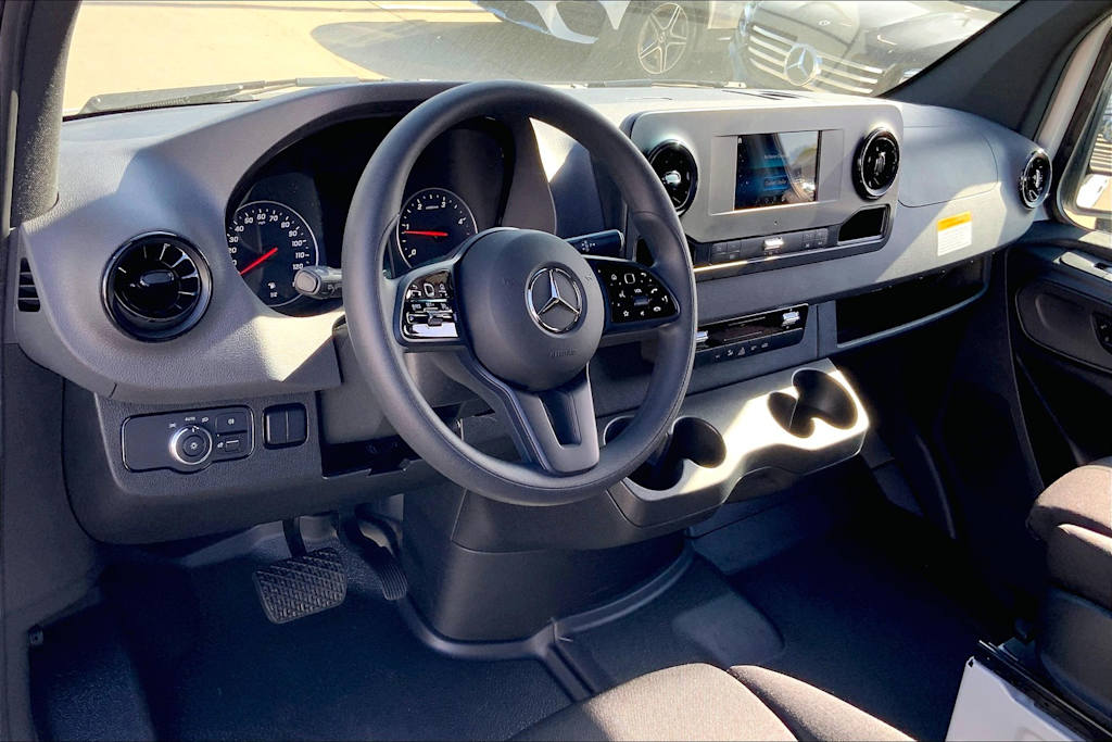 Thumbnail: 2024 Mercedes-Benz Sprinter - 9