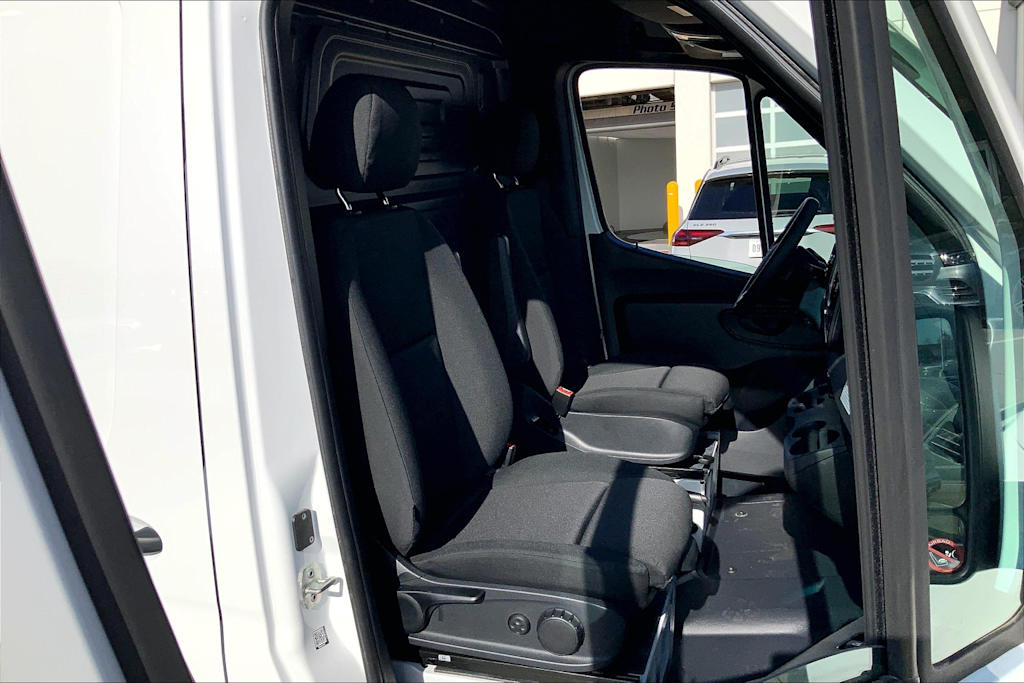 Thumbnail: 2024 Mercedes-Benz Sprinter - 10