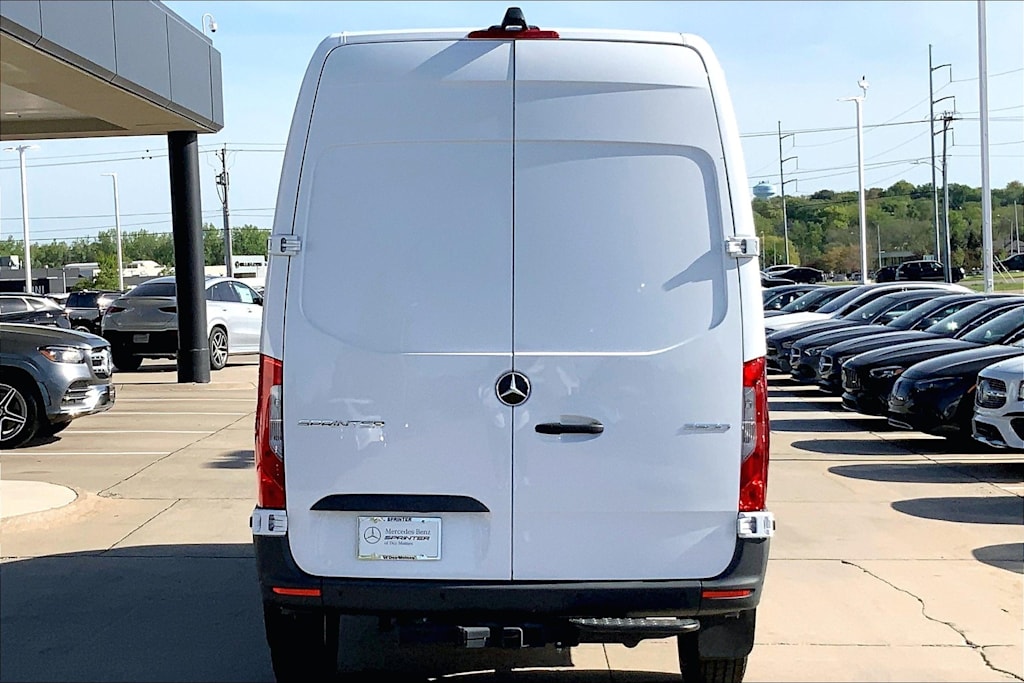 Thumbnail: 2024 Mercedes-Benz Sprinter - 8