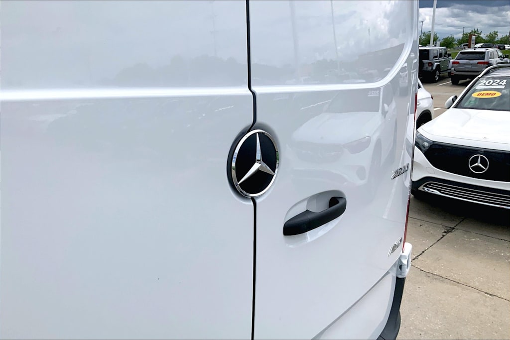 Thumbnail: 2025 Mercedes-Benz Sprinter - 22