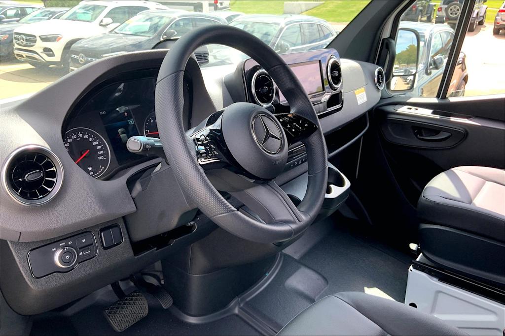 Thumbnail: 2025 Mercedes-Benz Sprinter - 2
